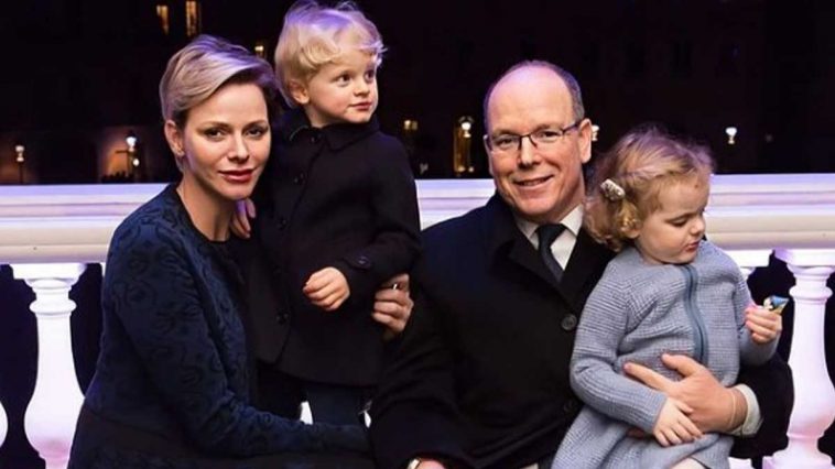 Charlène de Monaco, Albert II et ses enfants débarquent en Afrique du Sud, un détail interpelle sur les photos
