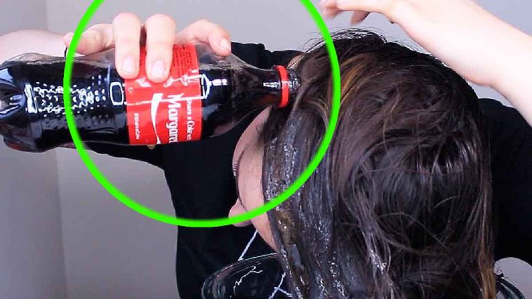Cheveux : elle met du Coca-Cola avant chaque shampooing cest juste surprenant !